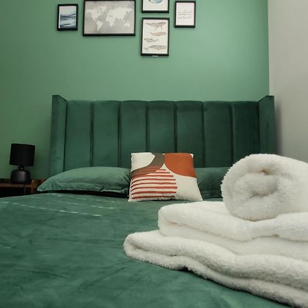 City Centered 2 Bed Serviced Apartment- Sherpa Homes Суиндън Екстериор снимка
