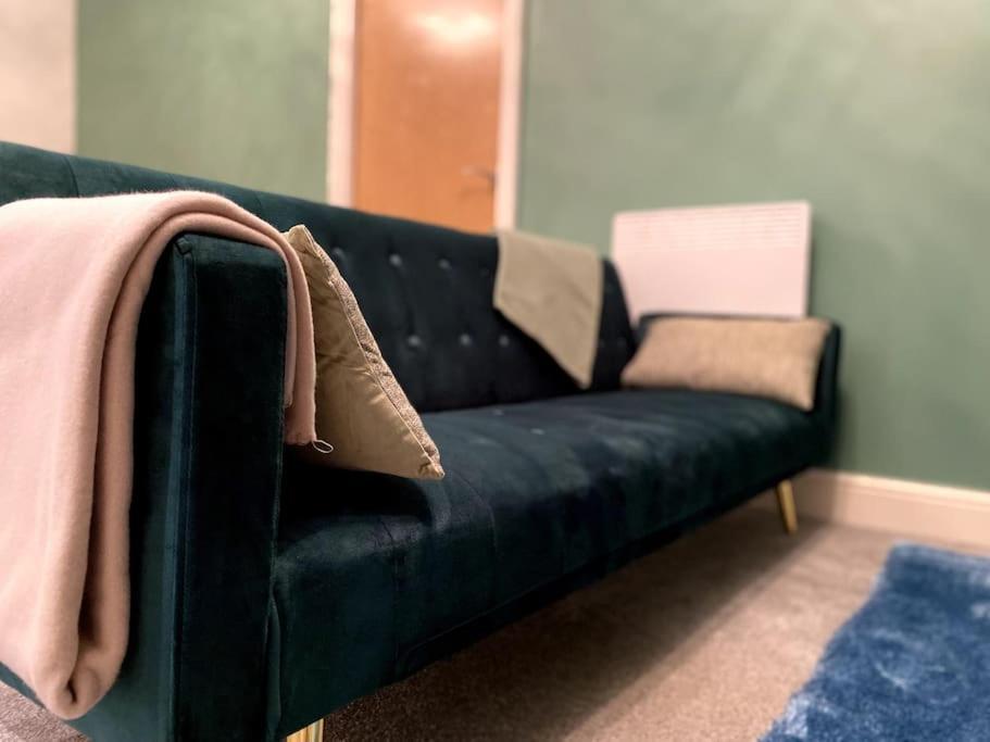 City Centered 2 Bed Serviced Apartment- Sherpa Homes Суиндън Екстериор снимка