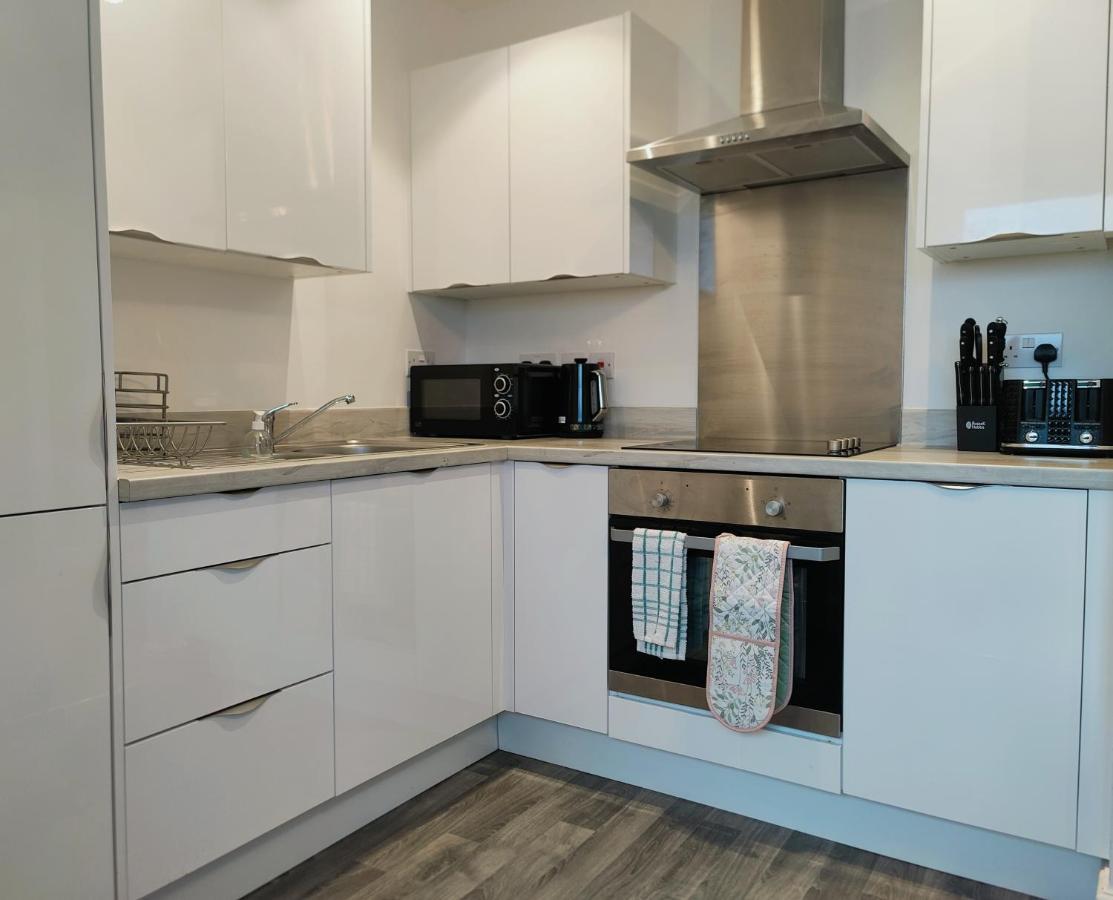 City Centered 2 Bed Serviced Apartment- Sherpa Homes Суиндън Екстериор снимка