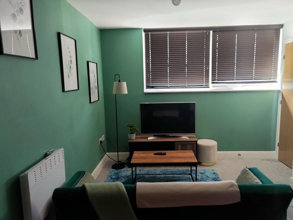 City Centered 2 Bed Serviced Apartment- Sherpa Homes Суиндън Екстериор снимка